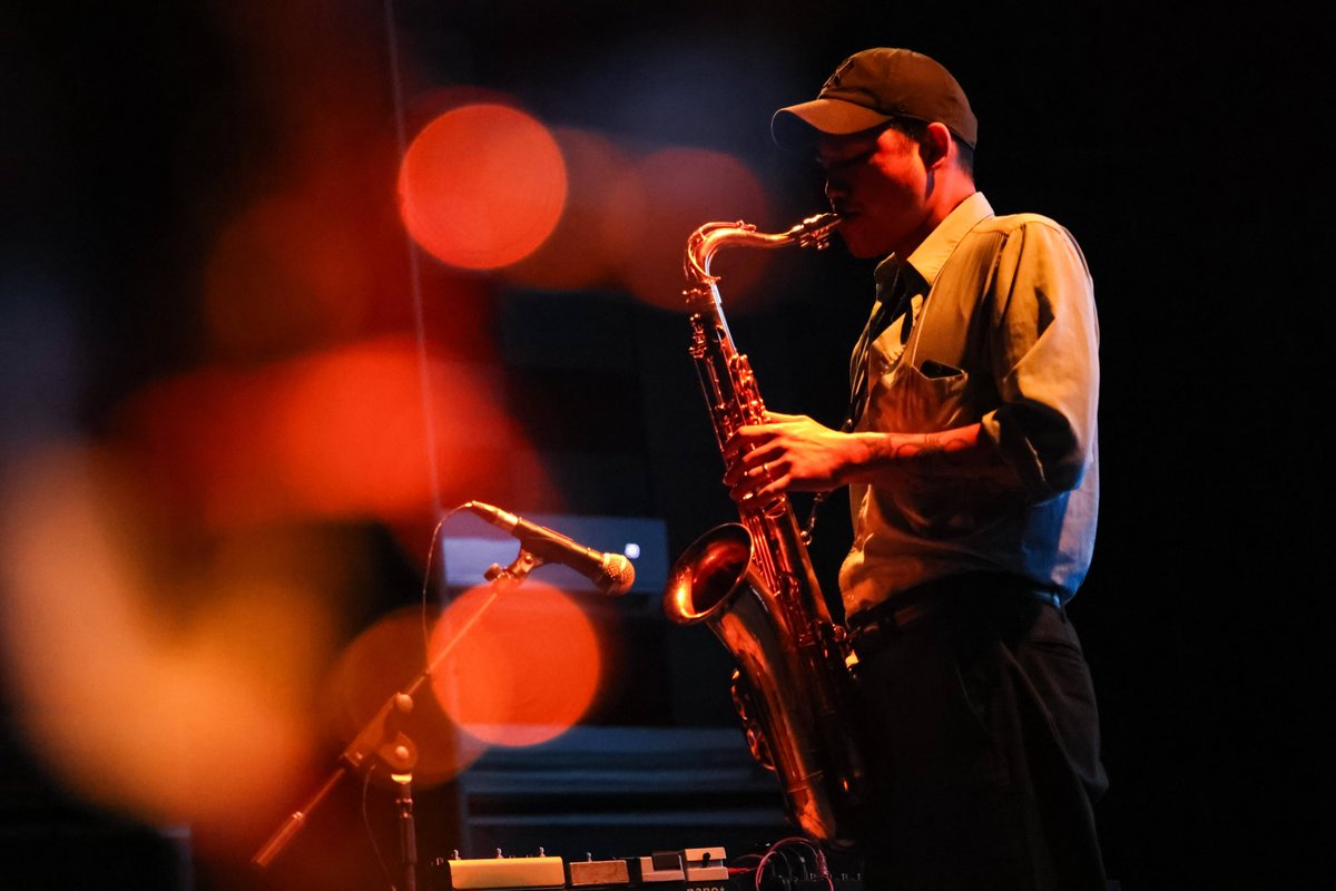 LettieMadaev's tweet photo. Sumérgete en una noche de jazz suave que acaricia los sentidos y convierte cada instante en un recuerdo cálido , https://t.co/YOmLiPBVDo