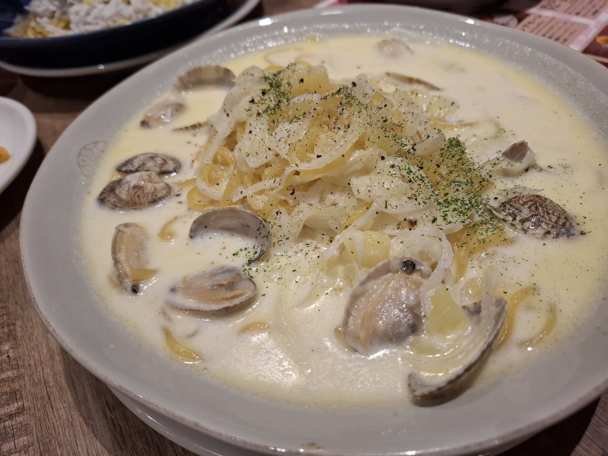 mayu_1110790's tweet photo. VANSAN珈琲
モンブランは値段の割に普通以下の味。
パスタはおいしいけど、シラスのっけ放題のほうが美味。 https://t.co/Jf9IqqEYjr