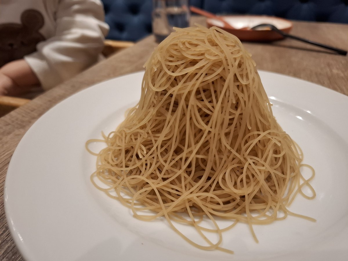 mayu_1110790's tweet photo. VANSAN珈琲
モンブランは値段の割に普通以下の味。
パスタはおいしいけど、シラスのっけ放題のほうが美味。 https://t.co/Jf9IqqEYjr