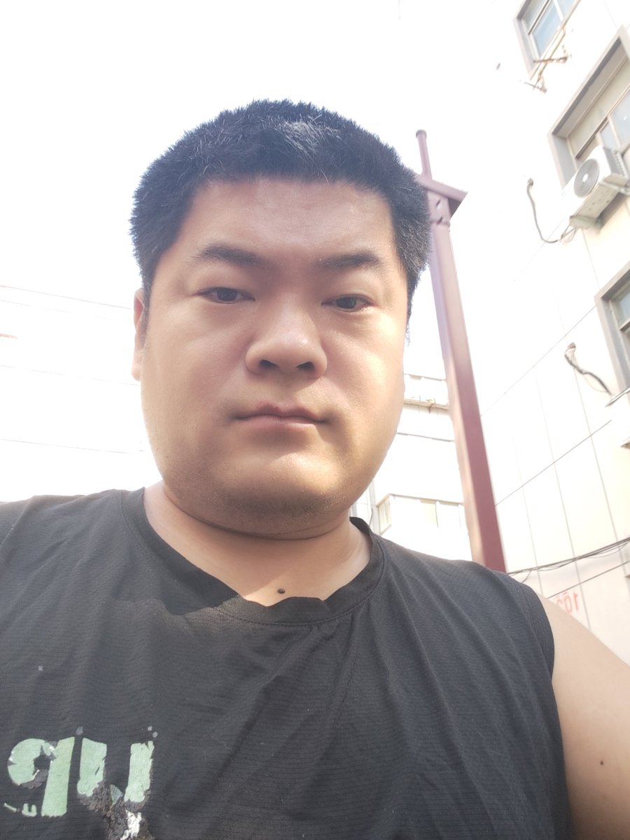 cinderduckling's tweet photo. 现在的小孩子挺不会挑有钱人，我这种穷逼都下手！！！抖音发信息要我请喝奶盖茶，转饭钱啥的，我挺纳闷的，正有人转吗？ https://t.co/9PfZz3j3Ua