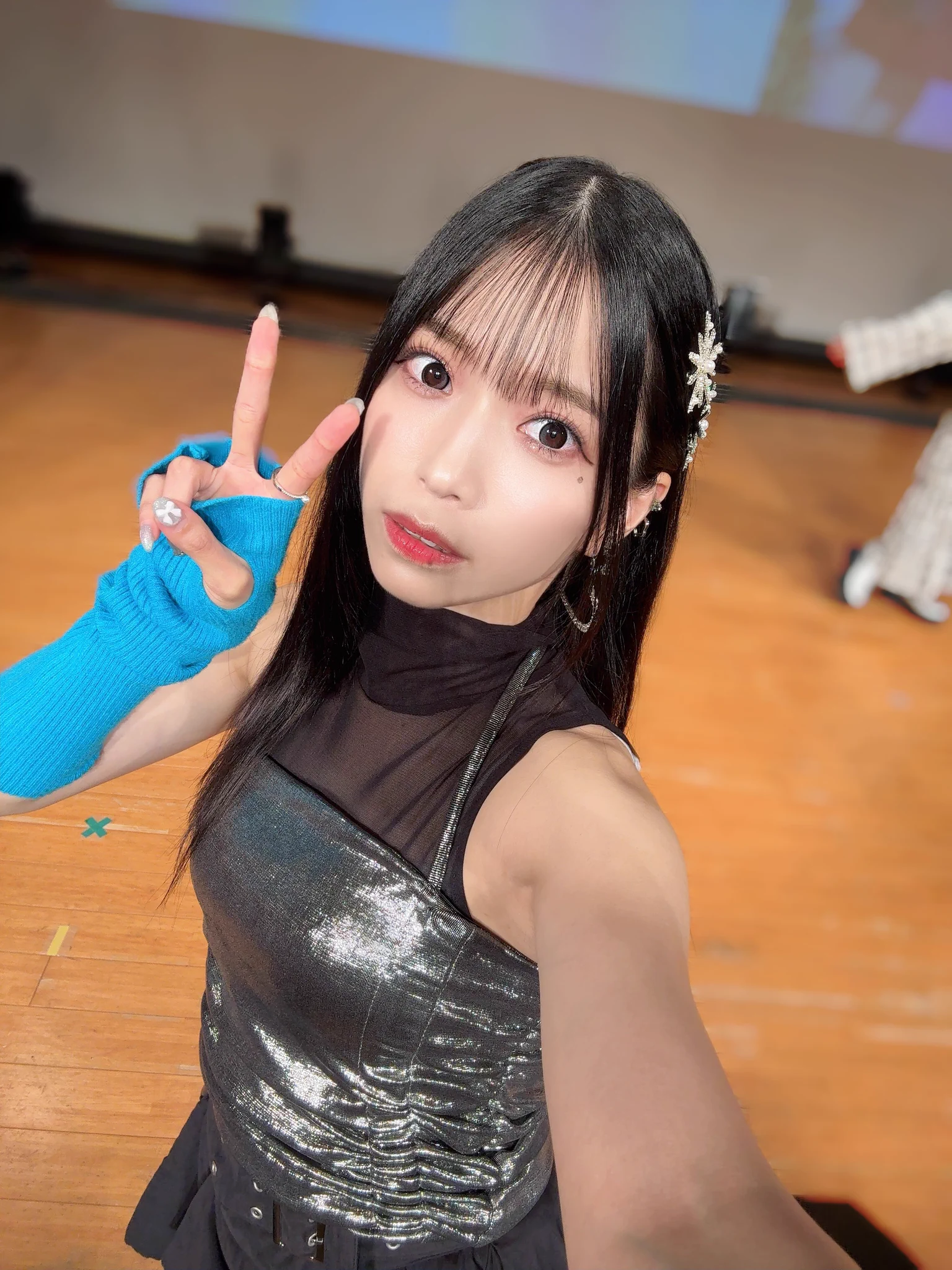 ✿ 亜咲花 ✿ na platformě X: „腕も脚もドーーーンと露出してて 好き