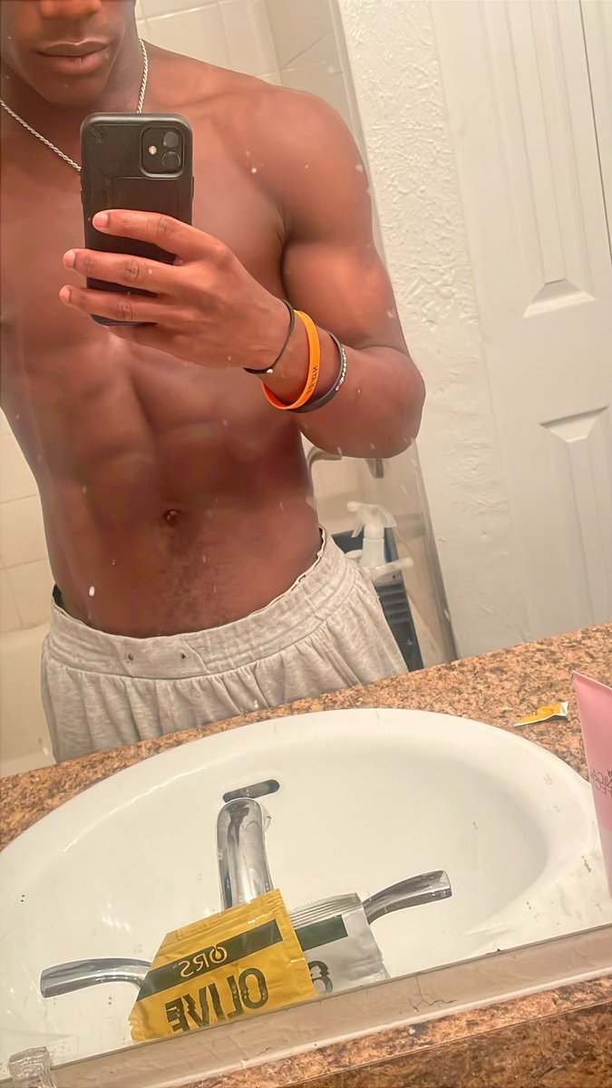 dayoyoman's tweet photo. Ima get back in the gym fr https://t.co/3lu3vg64k7