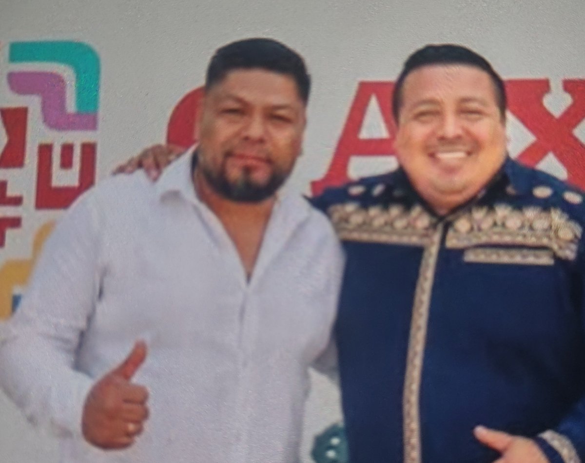 Replica_Tweets's tweet photo. Pleito entre gente de @PartidoMorenaMx Oaxaca

El funcionario de @NinoMoralesT en la @Admon_GobOax @HabacuqSumano como jefe de mafia en carros machuchones; amenaza a Héctor Villanueva, ex candidato a agente mpal de #ixcotel

Cuál viles pandilleros la militancia de @Claudiashein https://t.co/kDDKw24seI
