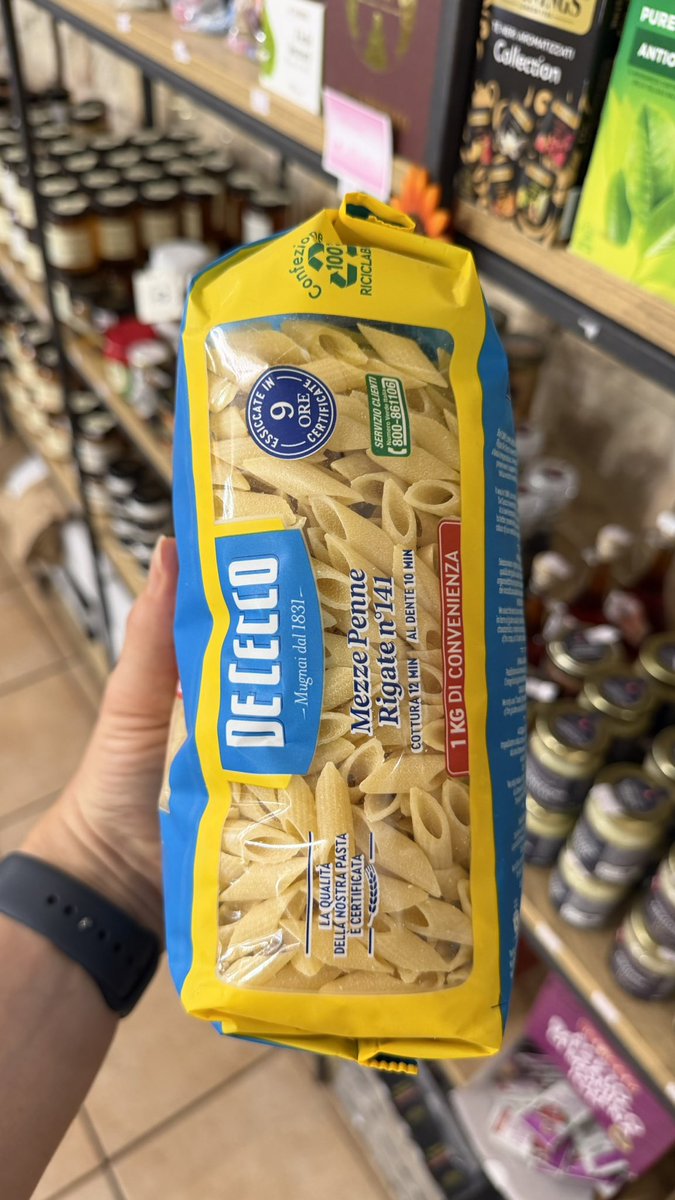 PedroLambertini's tweet photo. Índice pasta, porque los conozco y sé que les interesa. Un paquete de DeCecco de un kilo en local gourmet —más caro que el super— de Cagliari, Cerdeña: €3,90. https://t.co/yiTQYKfmCe