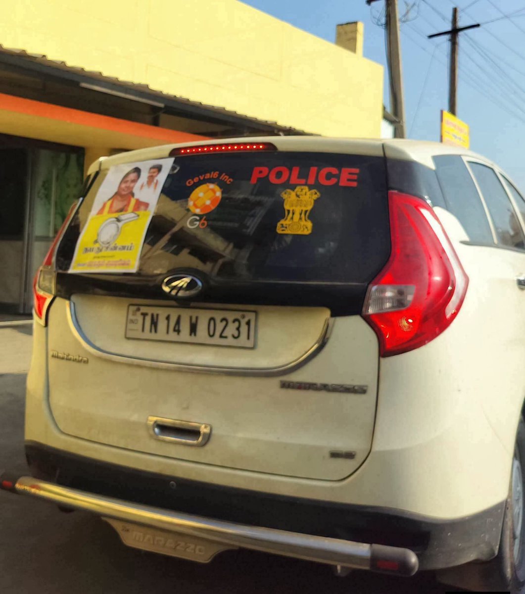 SivaKum56664767's tweet photo. Police வண்டி எல்லாம் உள் வாடகைக்கு ஓடுதா🙄 https://t.co/prWgKgi2J9