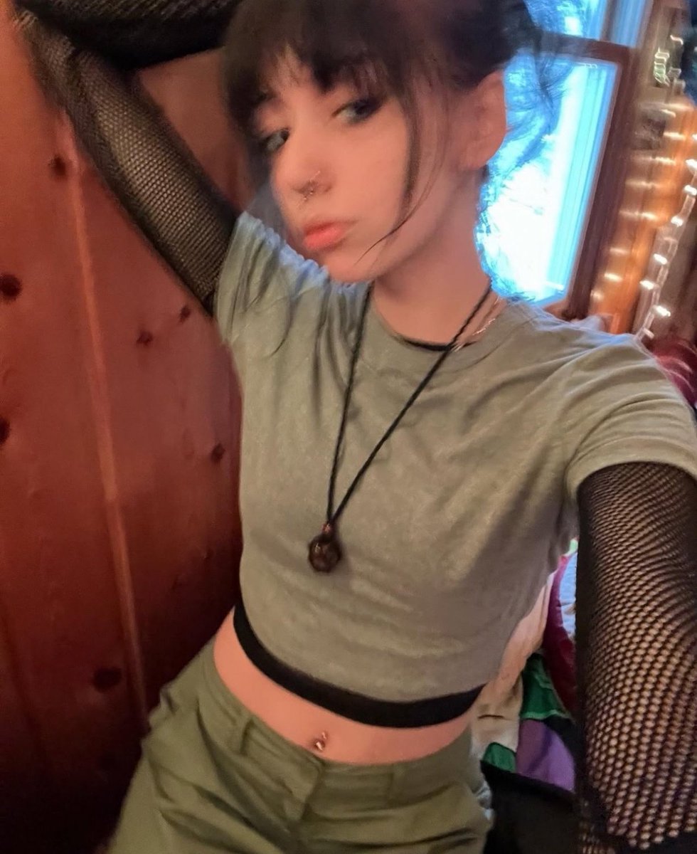Bullneff's tweet photo. This dumb little slut is slowly becoming the webslut she dreams of being, save her photos, use them however you want and expose her more https://t.co/ZGy8tLyBHK