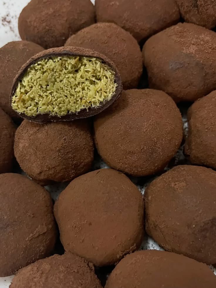 sillyreyi's tweet photo. @sillyleean dubai chewy cookie https://t.co/mErlOI28vc