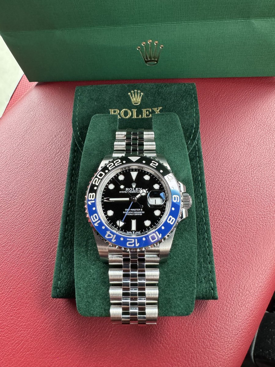rolerolemara's tweet photo. ブレス洗浄に出したら調子悪い部品が見つかったから修理しますと言われ全然戻ってこないGMT君🫩無いと無いでないものねだりになって今すぐ付けたくてうずうずする😮‍💨
#ROLEX
#ロレマラ
#GMTマスター2
#126710BLNR https://t.co/NYwd4v2fe0