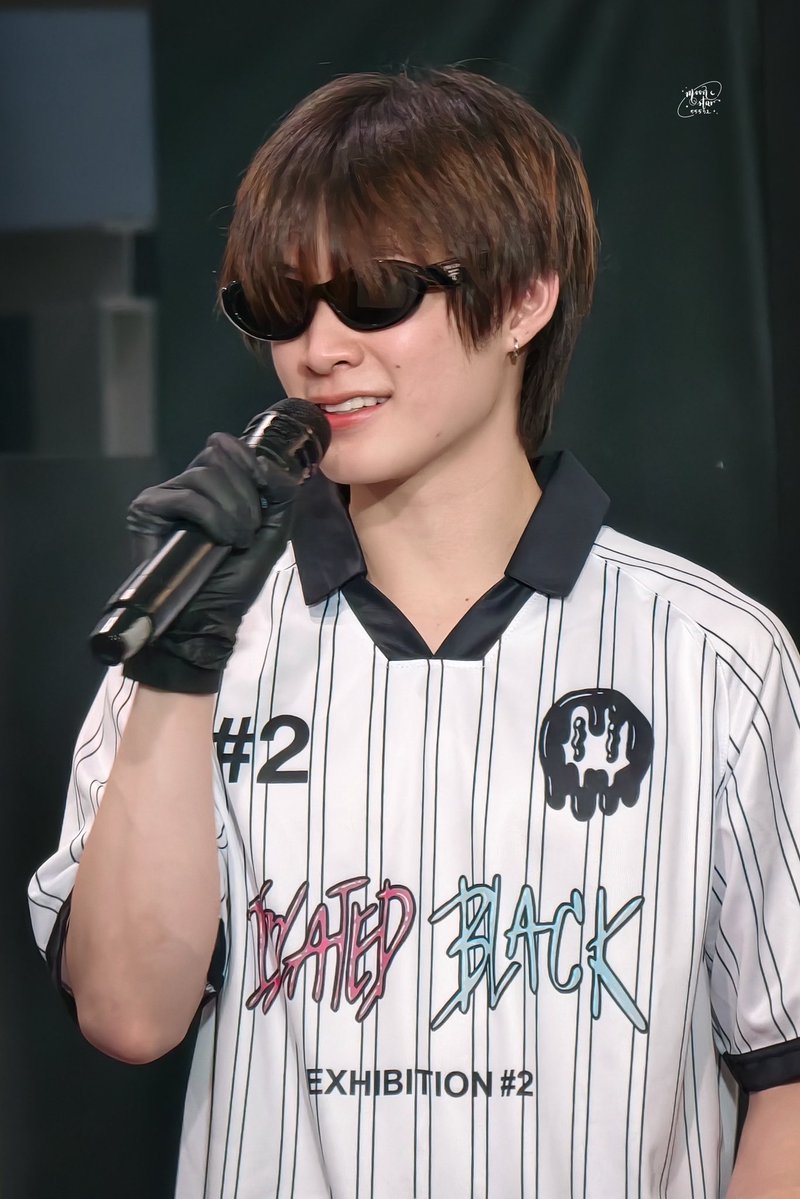 moonstar55531's tweet photo. MC พี่ณฐ 🎤

ISOLATED BLACK EXHIBITION 2 FINAL 
#isolatedblvck2 
#natasitt https://t.co/AHaU8nruje