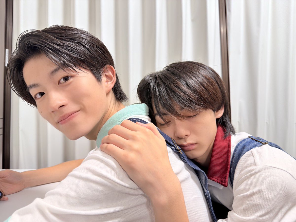 koki_mimura36's tweet photo. 【本人投稿】

琳仁、早く起きて。

そんなにぐっすり寝て、どんな夢を見てるの？

ほら、HiDAMARiのみんなが待ってるよ

#三戸琳仁
#畑駿平 がお父さんすぎる
#iiONDO https://t.co/Nbpop25ekX