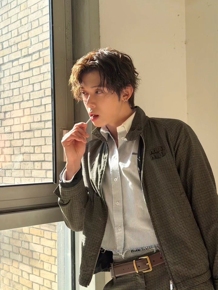 txtpopbase's tweet photo. Yeonjun looks absolutely stunning in the photos he shared on Instagram. https://t.co/fvkeTOB0Y0