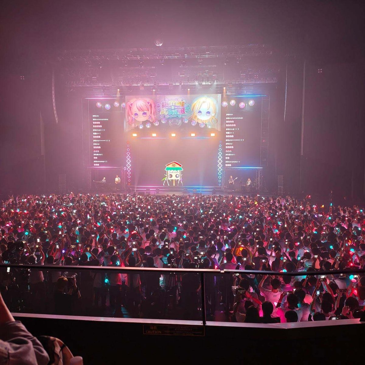 yoshidahisanori's tweet photo. もってかれたー！！！！！！

今年見た、
いやここ数年で見たエンタメで一番すごかったかも？！

#ヒメヒナ @HimeTanaka_HH @HinaSuzuki_HH のSGCホール！！！！
Vtuberじゃなきゃできない演出、ってのが山のようにあるんだけど、それが5秒ごとに来る！！

コレ作った人、天才が過ぎる！！！
あとストーリーもきっちりあって、武道館？！

いや、おめでとうございますー！！
いいもの見た⋯！！