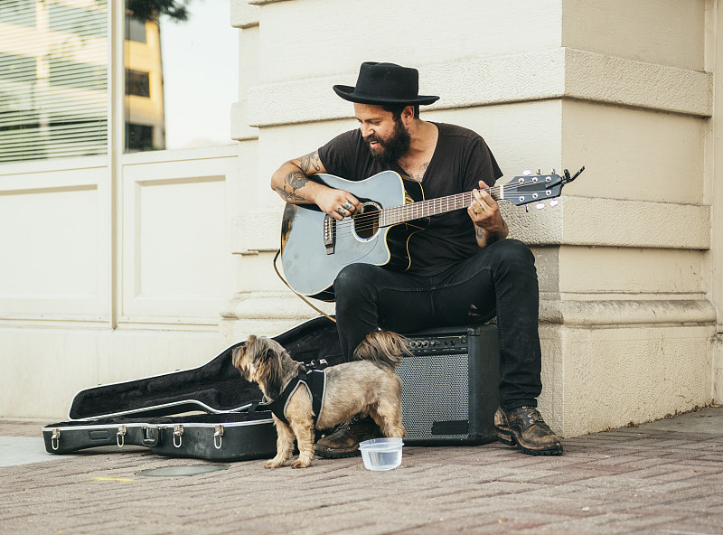 AugustaGal6ie's tweet photo. Terminé el día con un café caliente en una plaza colonial, escuchando el sonido de la guitarra de un músico callejero. Viajar hace que cada momento sea único!， https://t.co/nLGF6XaHQ7