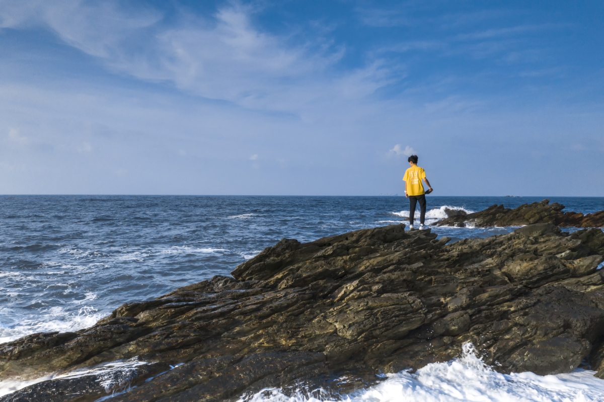 CarlWarren6s4f's tweet photo. Facing rough waves in life, we grow through every tough battle. Don't fear the challenges that come your way! https://t.co/8WMd9E6eDL