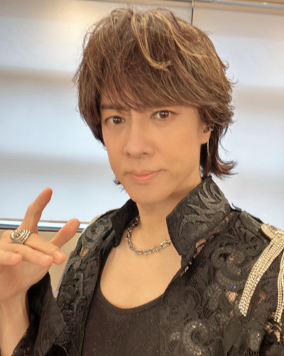 TAKAMI_HIROYUKI's tweet photo. 大阪公演みんなサンキューーーッ‼️‼️‼️2階席まで最高の盛り上がり✨楽しんでくれたかい😉⁉️
そして振替公演のお知らせ㊗️🎊🎊
そして、、クロノスではないかアアアアアッ😳⚡️⚡️⚡️(うれP😎P?)
 #貴水博之 #LV大阪 #みんな最高
 #エグゼイド10��年 https://t.co/G7WKonS1Ao
