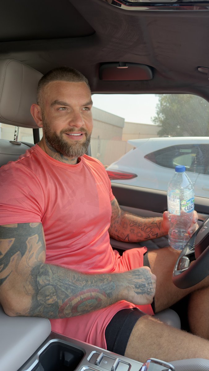 AndyLeexxx's tweet photo. Size comparison… look how small the large bottle of water looks in my Big rough hands 😈🍆 https://t.co/aqqai8AKYA