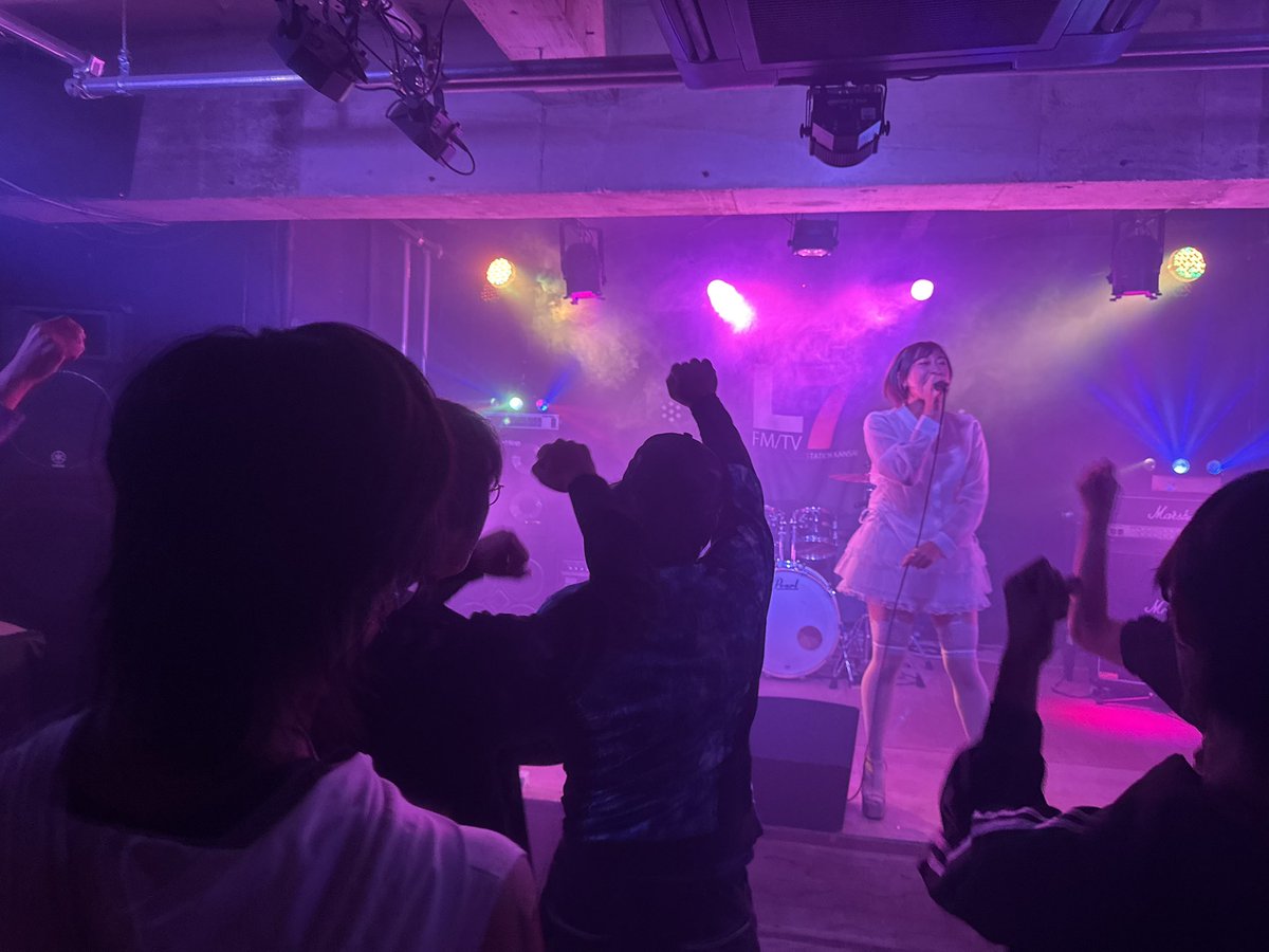 ABS_info_'s tweet photo. <ABS NewAge vol.8>

本日のトリはこの方！

ABSレギュラー陣から
上﨑彩紬輝さん‼️

この方もテレビやバンドのサブボーカルと活躍中✨
ラジオ岸和田笑顔のロックサンデーでパーソナリティーも勤めてます！

最後まで大盛り上がりです‼️

 #ABS https://t.co/jUmA2ms1Tk