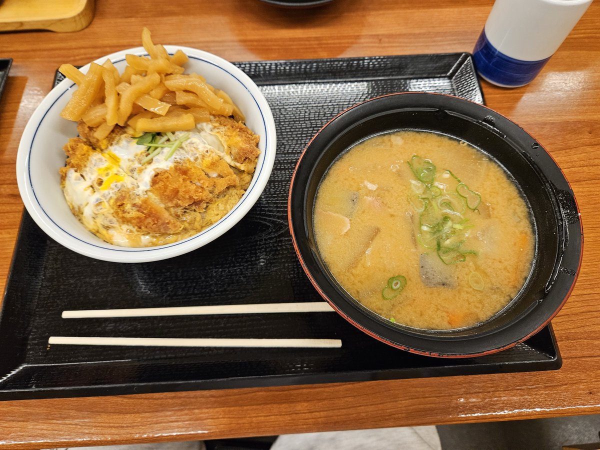 y7with's tweet photo. ラ後のカツ丼！ https://t.co/R2S5h27PAc