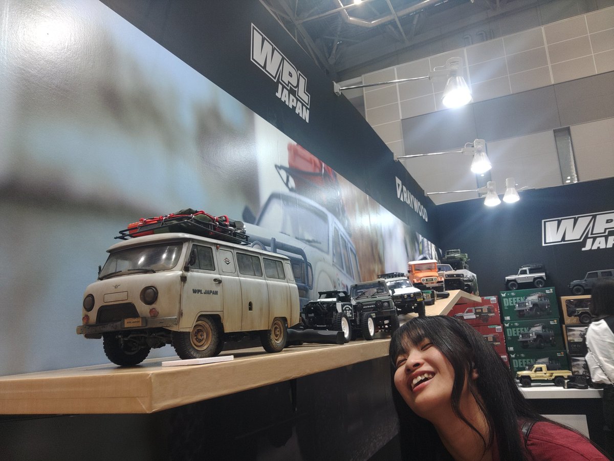 Tetsuya_rc's tweet photo. 全日本模型ホビーショー

RAY WOODさん

こちらの子(車)がお気に入り！

1/12 RTR UAZ-452

実際の商品は
ウエザリング等のカスタムは
施されていませんが、

この愛嬌あるフォルムがたまらないw

 #RAYWOOD
 #MRC https://t.co/pGDuzIptY4
