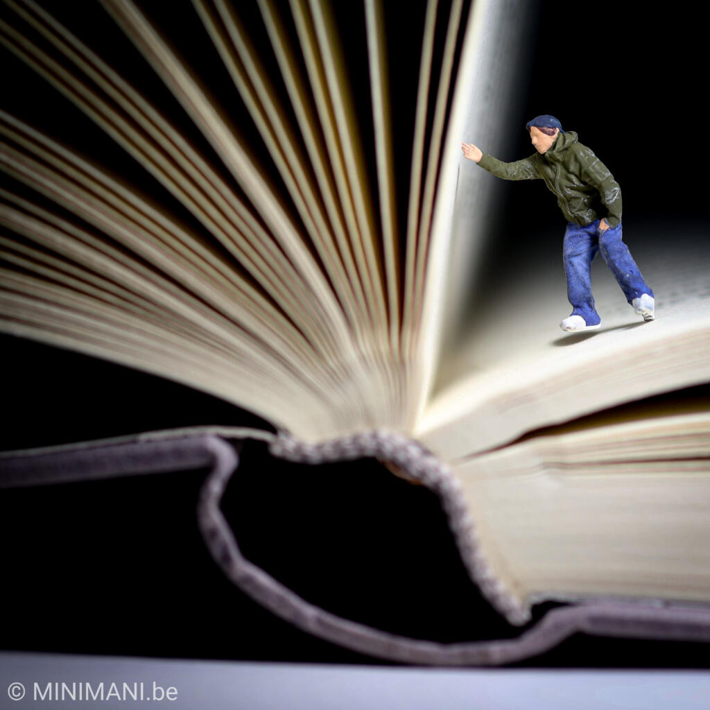 MINIMANI_be's tweet photo. An open book becomes a cliff for one tiny explorer. What should the next reading adventure feature: a bookmark bridge or a ladder of pencils? #MiniaturePhotography #BookLovers #ReadingNook minimani.​be/2026/01/16/on-the-edge-of-the-story/ https://t.co/EJCvWT0BzI