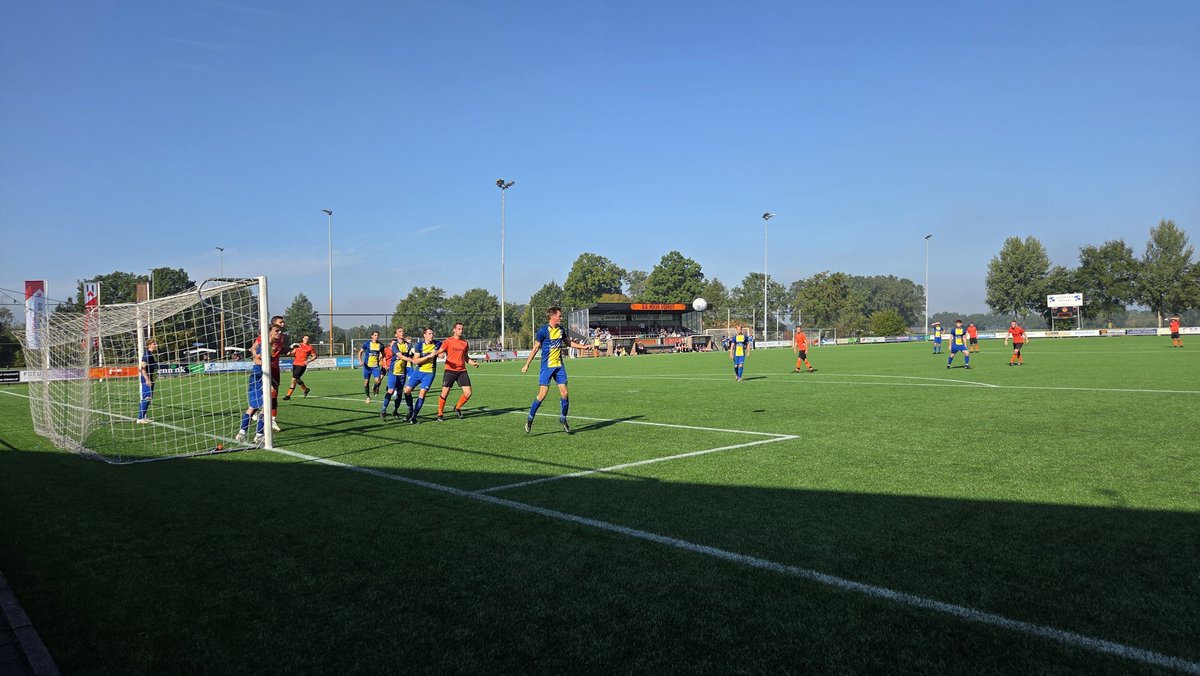 niek92jansen's tweet photo. โฝ VV Hoeve Vooruit ๐ VV Reutum
๐
04-10-2026
โ๏ธ 3-3
๐ Zondag Vijfde Klasse A, district Oost
๐ท๏ธ 60 toeschouwers
๐ Sportpark 't Meuken, St. Isidorushoeve ๐ณ๐ฑ
Ploegen onderin Vijfde Klasse spelen gelijk.
#HoeveVooruit #vvReutum #StIsidorushoeve #Reutum #groundhopping @vvreutum https://t.co/656RWV7bgn