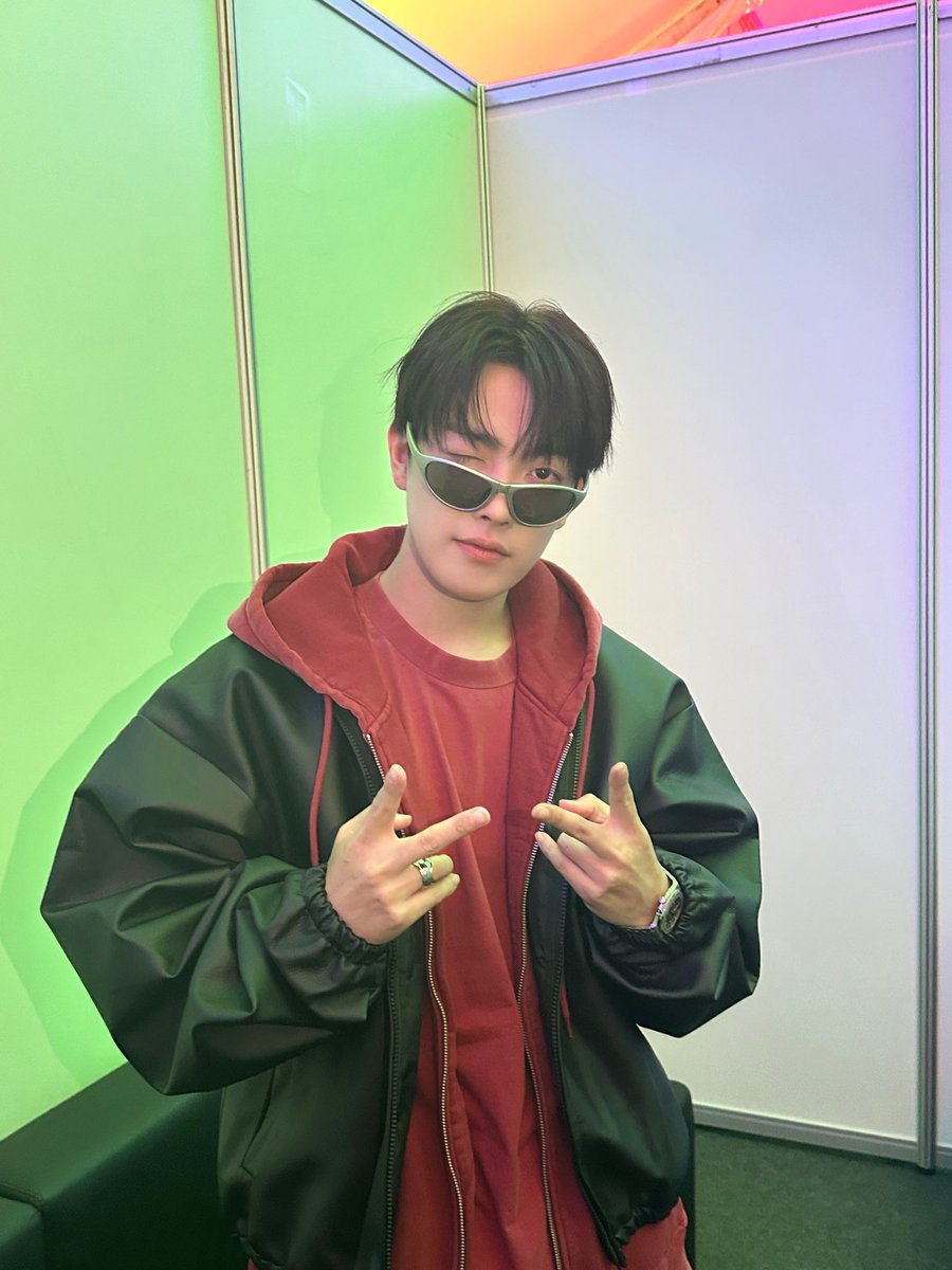 ATEEZofficial's tweet photo. [📷] #EDCKorea 2026 Behind Photo

EDC Korea 현장을 장악한 DJ NO1⚡️
에이티니 여러분들 재밌게 즐기셨나요?!❤️‍🔥

#ATEEZ #에이티즈
#HONGJOONG #홍중 https://t.co/9mSf36pSuV