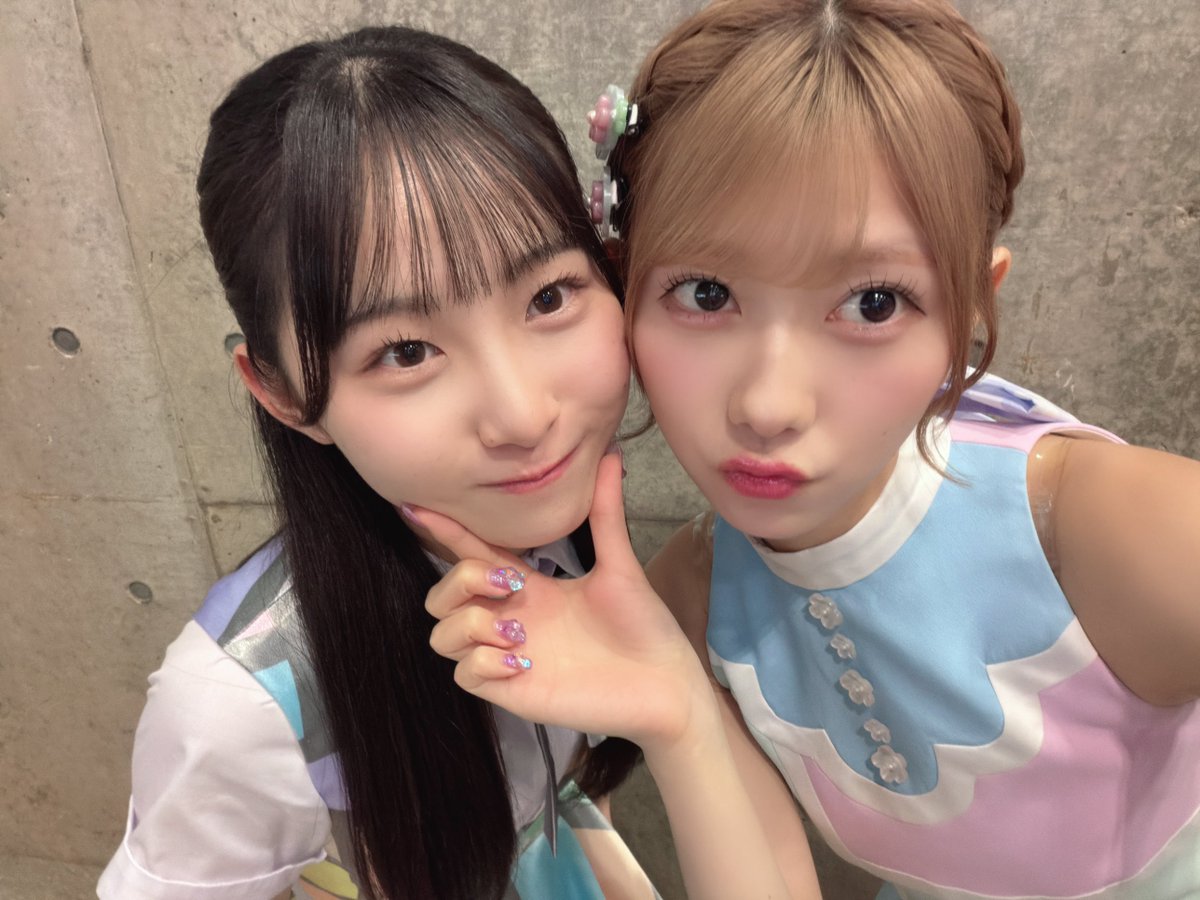 erii_20031027's tweet photo. 東京握手会
ありがとうございました！🗼❤︎

みんなとたくさんお話できて
今日も楽しすぎたーーーー！✊🏻

お話すると毎日頑張れるよ
いつもありがとう！✨

そして、コンサートの
「胡桃とダイアローグ」が大人気で
3人に1人の確率ぐらいで
たくさん褒めてくださって幸せな気持ちでした☘️

明日も会える方もいるのかな？
楽しみ！🤍