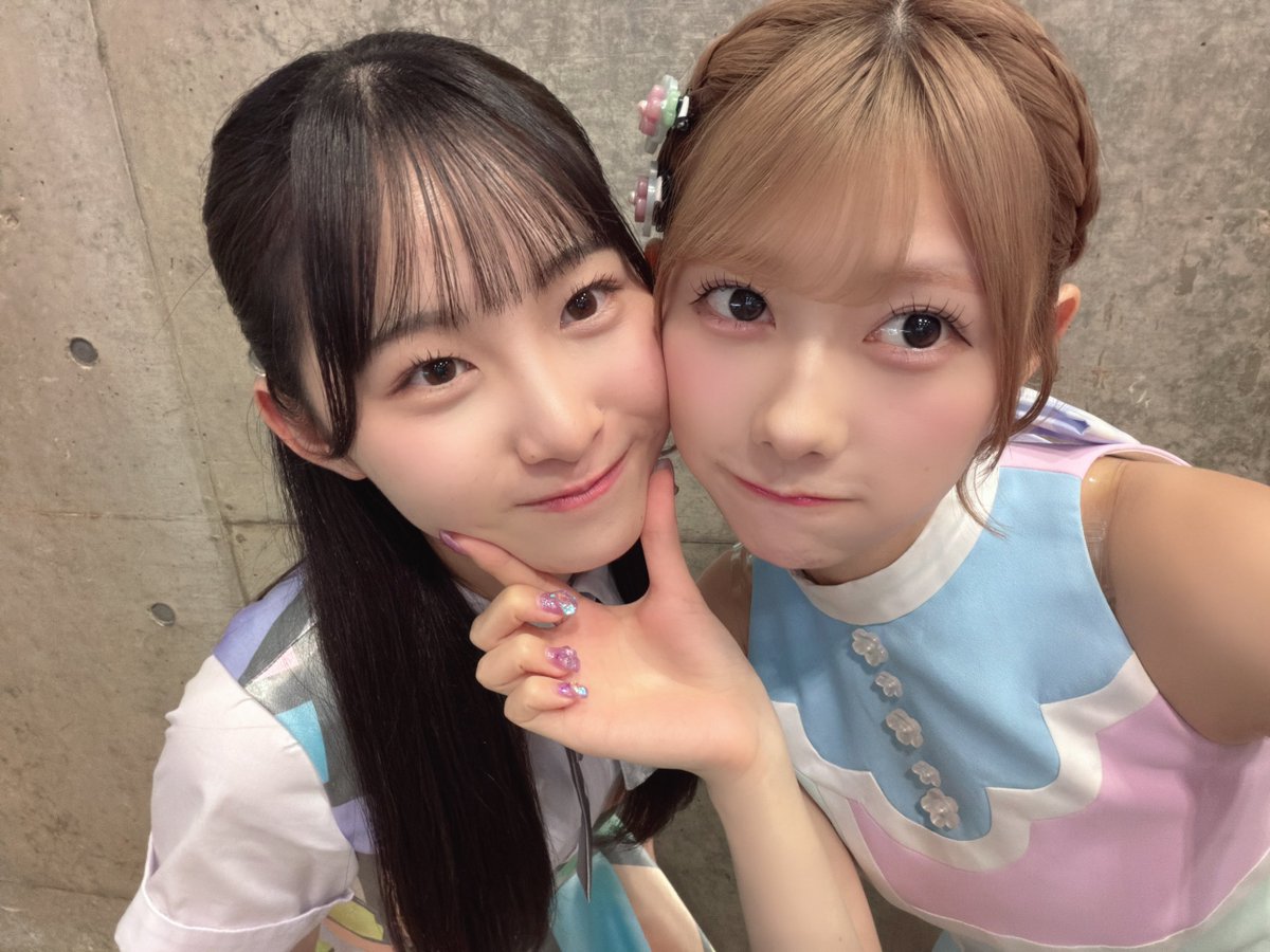 erii_20031027's tweet photo. 東京握手会
ありがとうございました！🗼❤︎

みんなとたくさんお話できて
今日も楽しすぎたーーーー！✊🏻

お話すると毎日頑張れるよ
いつもありがとう！✨

そして、コンサートの
「胡桃とダイアローグ」が大人気で
3人に1人の確率ぐらいで
たくさん褒めてくださって幸せな気持ちでした☘️

明日も会える方もいるのかな？
楽しみ！🤍