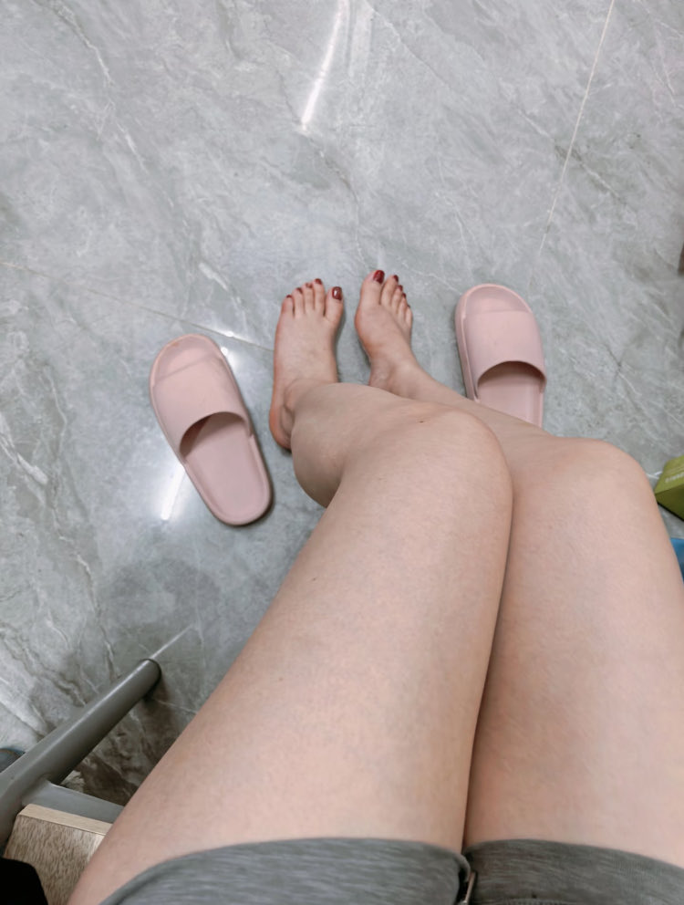 yayabaoh12's tweet photo. 感觉瘦了 #玉足 https://t.co/zcXKLJI3RE