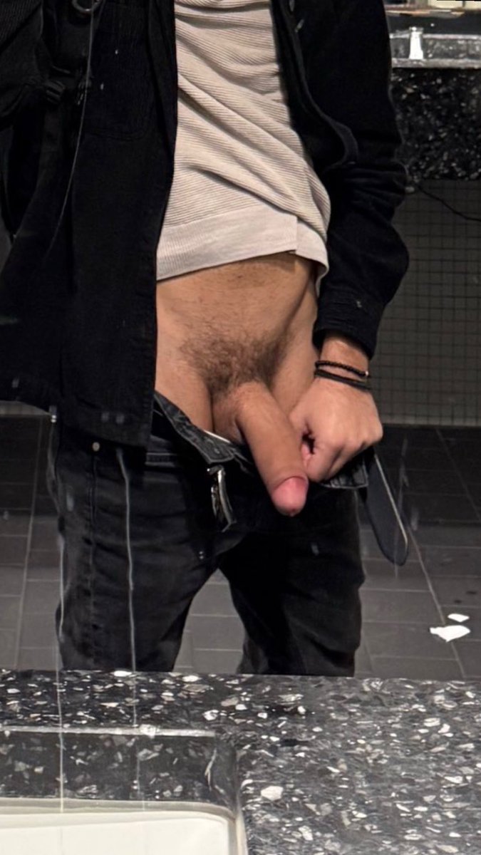 mxmvdmtry's tweet photo. who‘s down to suck me infront of that mirror? 
https://t.co/sAU18zBqcy https://t.co/5NSq7NP2iA