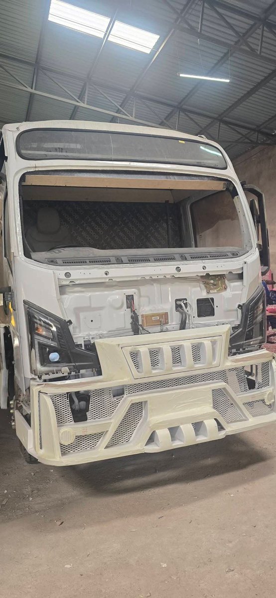 anj_116_'s tweet photo. This is a daring investor. Metro Trans will be the first Sacco to try the SinoTruk Howo M2 45 as a PSV Matatu. 

Matatu operations is not like your average truck run. 

Three Questions 

1. Will the M2 45 get through the sudden braking in the start stop operations? 
2. Will the M2 45 3.0L Weichai Engine survive being on and idling for a better part of the day? 
3. Will the Weichai Engine also give operators better offload in terms of fuel than Isuzu NQR81? 
4. Will it last long before overhaul?