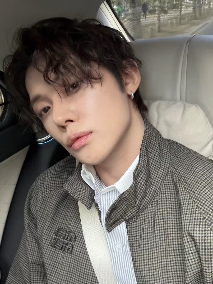 loopszzn's tweet photo. Finally yawnzzn selca 😭

YEONJUN MIUMIU PRINCE 
#YEONJUNxMiuMiu #YEONJUN 
#MiuMiuSS27 @MIUMIUofficial https://t.co/RbszzpdKre