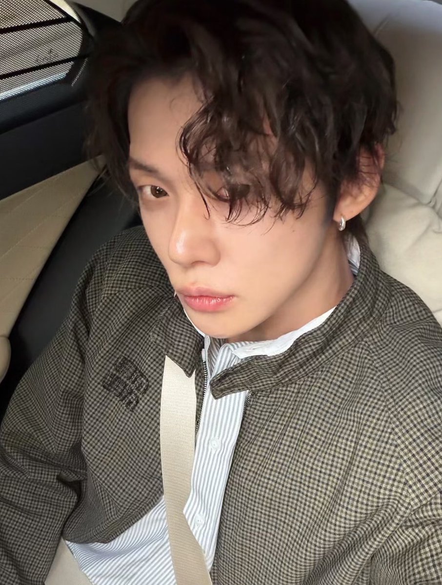 loopszzn's tweet photo. Finally yawnzzn selca 😭

YEONJUN MIUMIU PRINCE 
#YEONJUNxMiuMiu #YEONJUN 
#MiuMiuSS27 @MIUMIUofficial https://t.co/RbszzpdKre