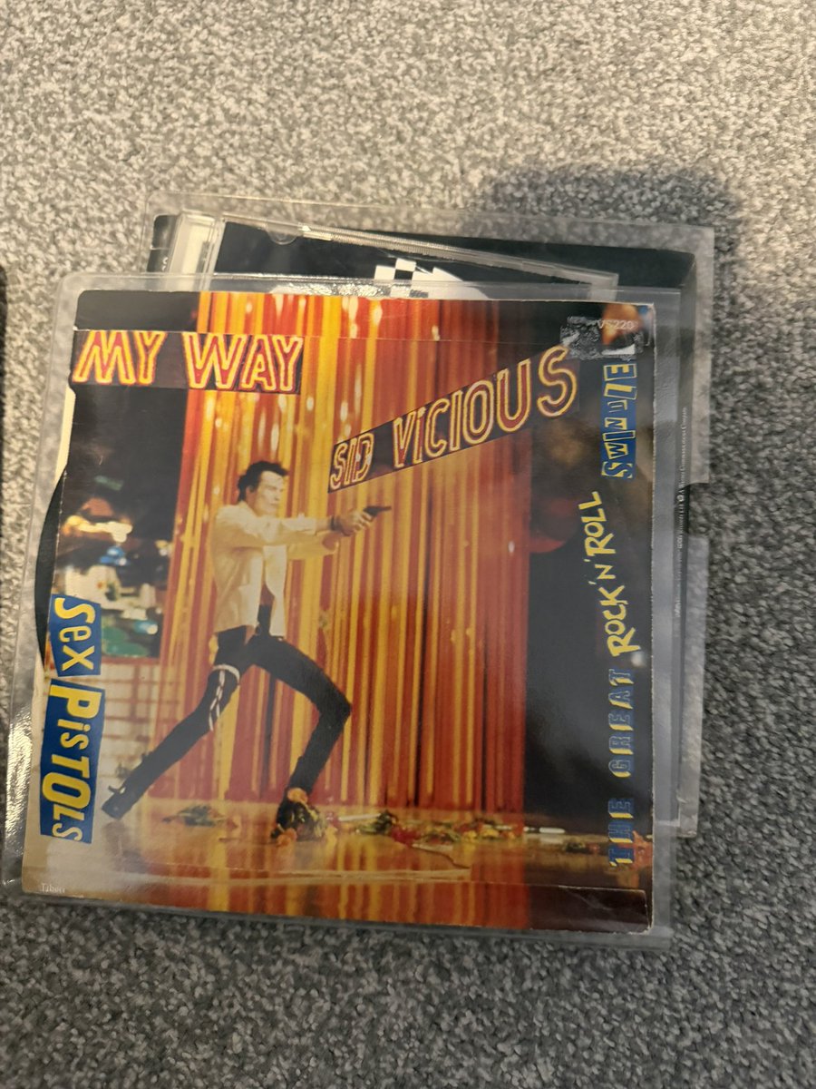 RTLRADIO96's tweet photo. My little collection https://t.co/mWoZJ9nZXu