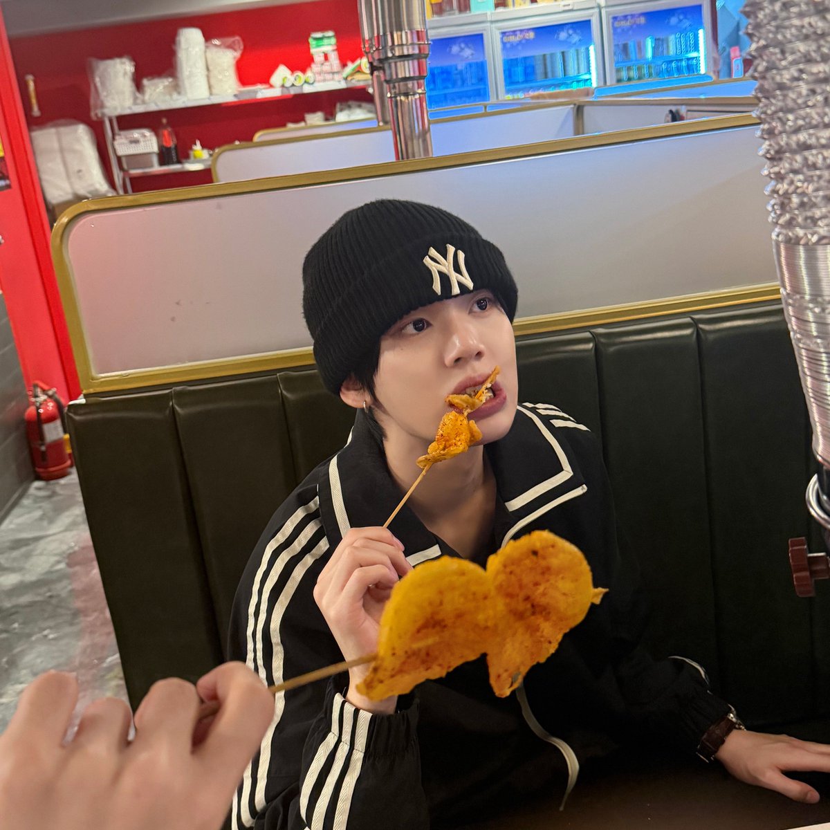 o__o_n_o__o's tweet photo. 장하어 위버스 포스트 윶늘 🐰🎻 https://t.co/49gv95nqGt