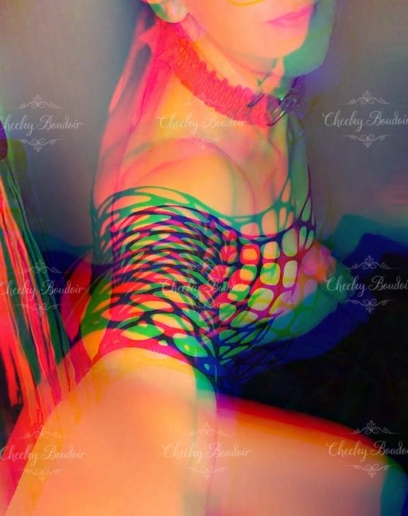 CheekyBoudior's tweet photo. @x_the56131 @KayLeeLuxxxe Just a little on a Monday https://t.co/sEWp7vx9I2
