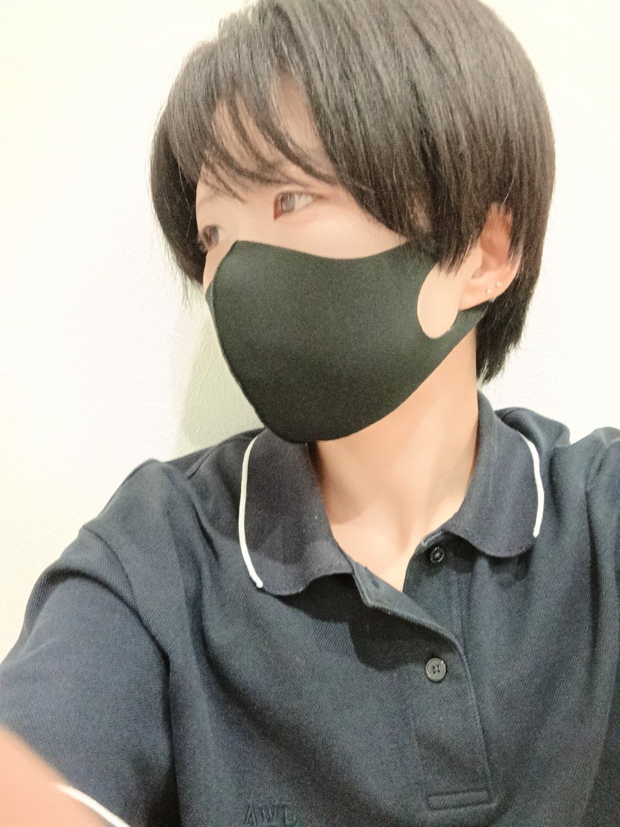 wywyl3's tweet photo. イーラインマ���クつい3色購入。
吉田さんと曽野さんとお揃いしたくて。
skin＋って普通サイズしか無いんだ……顎パカパカ、紐ゆるゆる。
お父さんにでも譲ります。
2枚目着用画像、3枚目いつものマスク。 https://t.co/GnpkNVIWFB