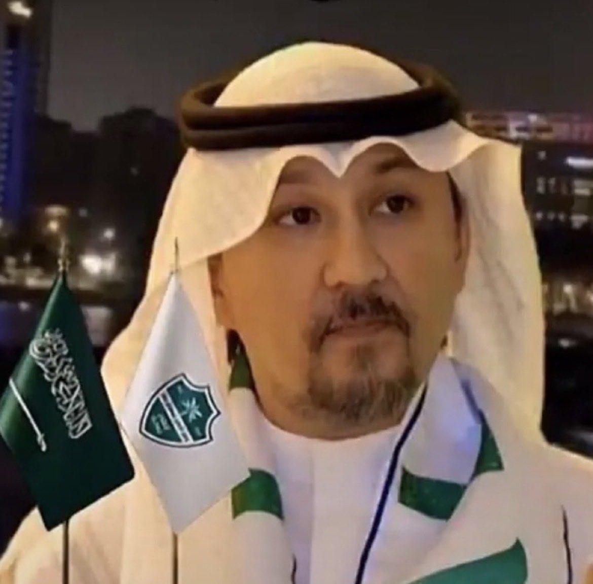 Abduallasqm's tweet photo. كبيرهم الذي علمهم فن التشجيع والاهازيج وفن تنظيم المدرجات والصوت الشجن 
والاول ف تعليمهم التيفو انه #بدر_التركستاني https://t.co/NRnUSzvs0Q