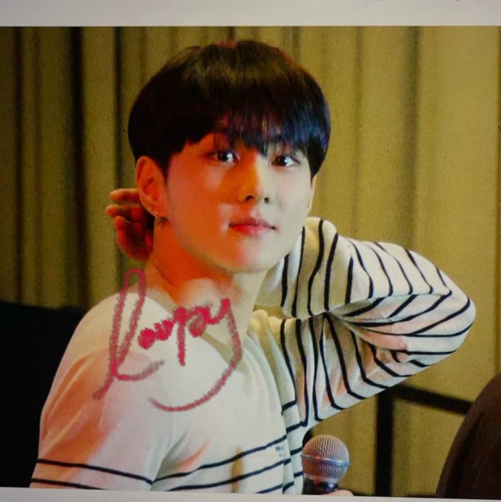 didakdma's tweet photo. 보자마자 이날 생각났어...😭😭😭😭😭😭😭😭🐿️😭😭😭🐖😭😭💕💕💕💕💕💕💕💕💕🐿️💕💕🐖💕💕💕 https://t.co/J9WRqzyr8E