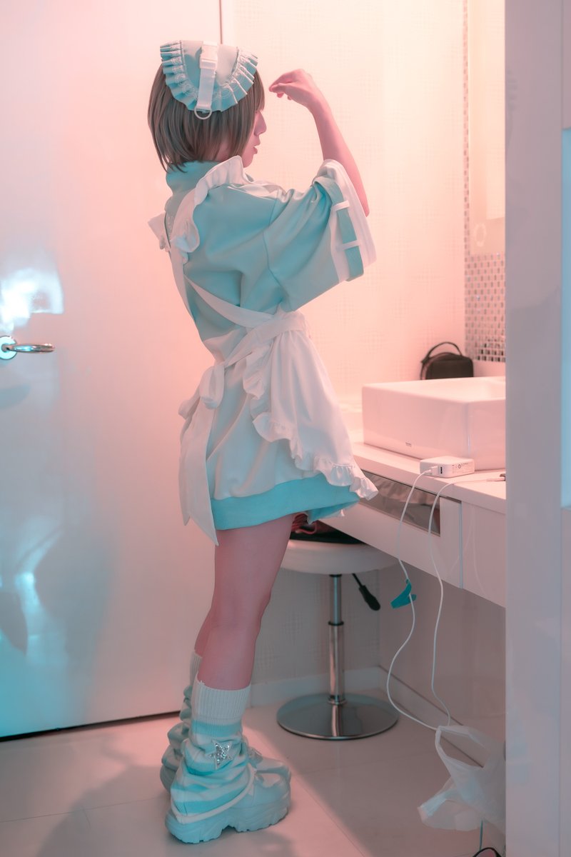 guilty_dolls's tweet photo. 撮影の支度中の水色界隈の子🩵 https://t.co/G8me7VHptX