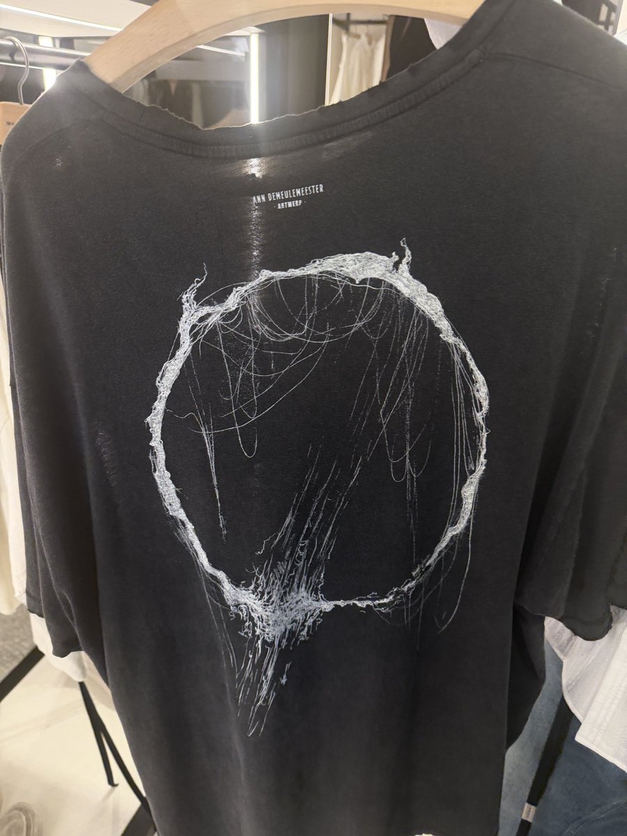 YEORBlT's tweet photo. thsirt are 330€ each 
limited to paris location https://t.co/h115AkVUvO
