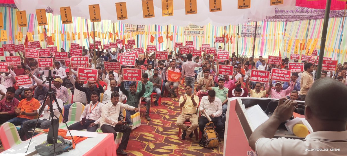 RameshK18500488's tweet photo. वैश्विक महामारी के दौरान भी कर्मचारी का आर्थिक नुकसान हुआ था, लेकिन अब सातवें वेतनमान के आधार पर ही बोनस की राशि 46159 रुपए की आवाज कर्मचारी बुलंद कर रहे हैं।
#RailwayBonus46159
@RailMinIndia @AshwiniVaishnaw @PMOIndia @PIB_India @RahulGandhi https://t.co/D3N69P4gf7