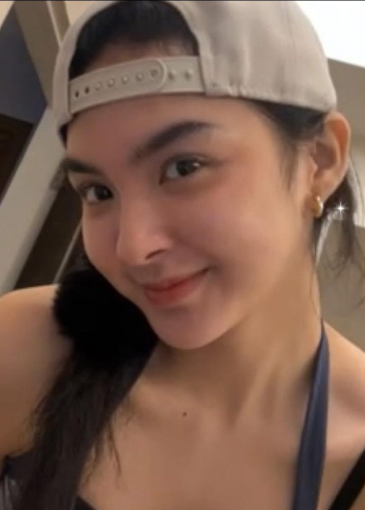 risingstar0721's tweet photo. ang funny talaga nung nagsasabing laging nakaglam si kai haha sensya na di din kasi gala si kai at kung gumala man cvs lang ang nabibigay ng ayuda haha tsaka hellaur NAG-PBB si Kai na 24/7 may cam na nakatutok ano yun guni-guni lang ang mga looks nya dun? haha https://t.co/TPT13Bi8M2