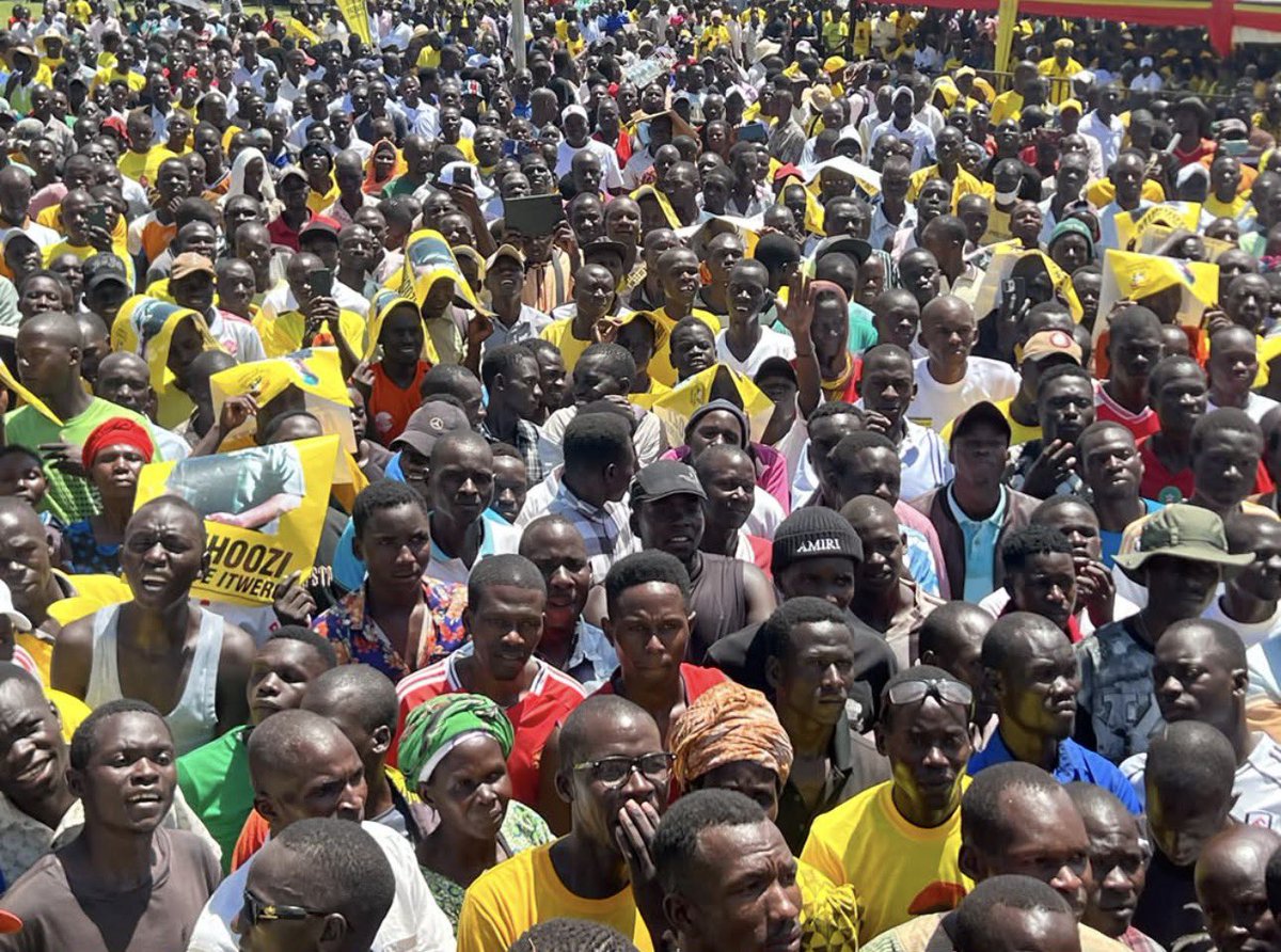 BagaayaP's tweet photo. Happening now in Lira City, Lango sub region for Gen. @mkainerugaba endorsement.
Well done our people.@DaudiKabanda chief guest and Head of chairman’s office.
@MichealMawanda1 director of mobilization.
@Judith_Mukidi women representative Tooro.
@HonAsababrian90 
@AAlex7376 
@HonJoe_GMK 
And our comrades who have travelled to Lira. It’s evident that Gen. @mkainerugaba is the next president.