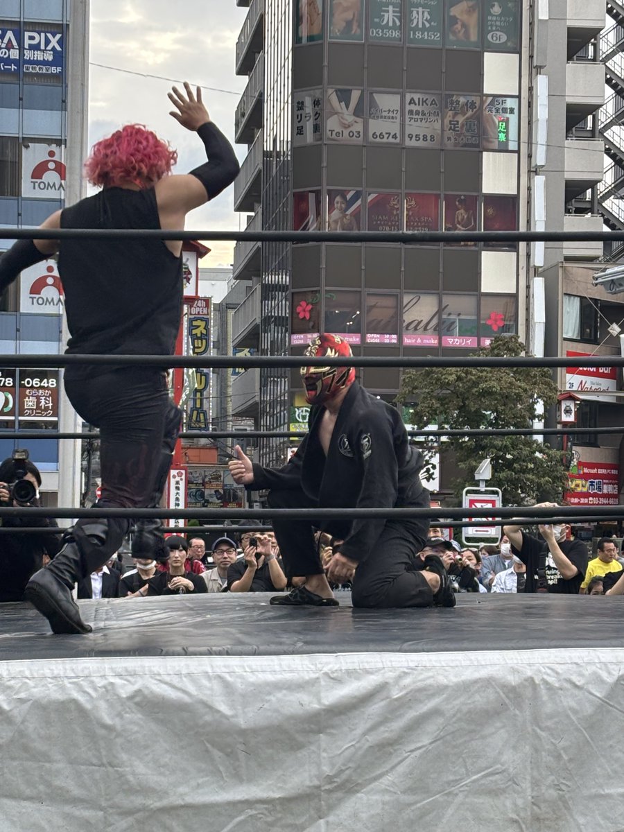 wwafc1's tweet photo. ゴギブリ商会vsサブミッション職人コンビ
橋之介選手の勝利‼️
#TTTpro
#アクロバトル商店会フェス https://t.co/ttKVCaePHz