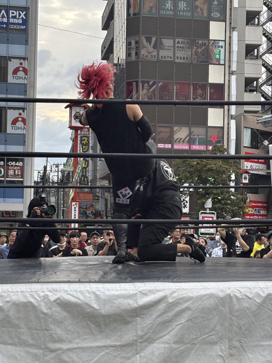 wwafc1's tweet photo. ゴギブリ商会vsサブミッション職人コンビ
橋之介選手の勝利‼️
#TTTpro
#アクロバトル商店会フェス https://t.co/ttKVCaePHz