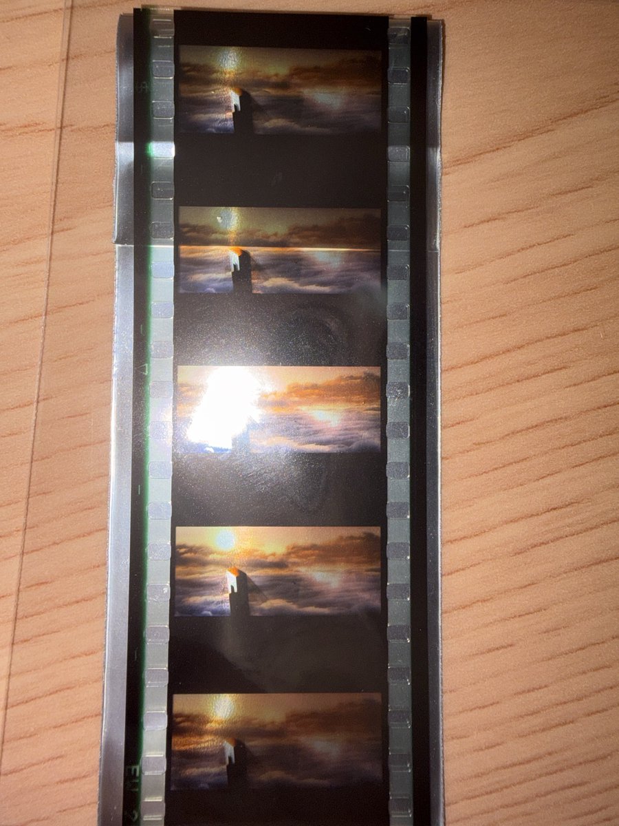 Plus_sweets's tweet photo. これはほむら映ってる判定か…？
#ワルプルギスの廻天フィルム選手権 https://t.co/Uc80dR9GC8