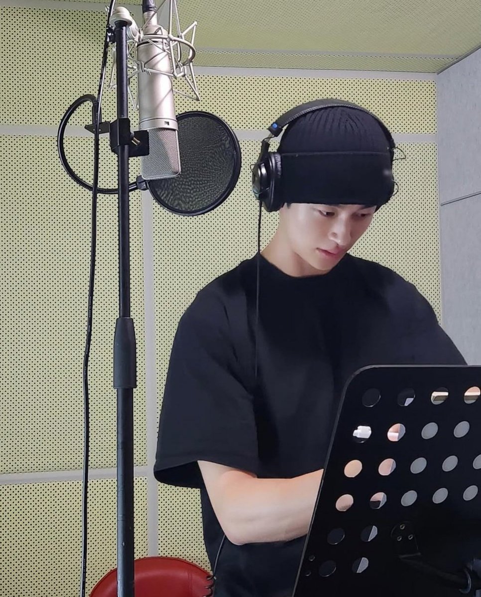 byeonwoonist's tweet photo. singer wooseok solo album when? 😌 https://t.co/V9gZnFmsIv