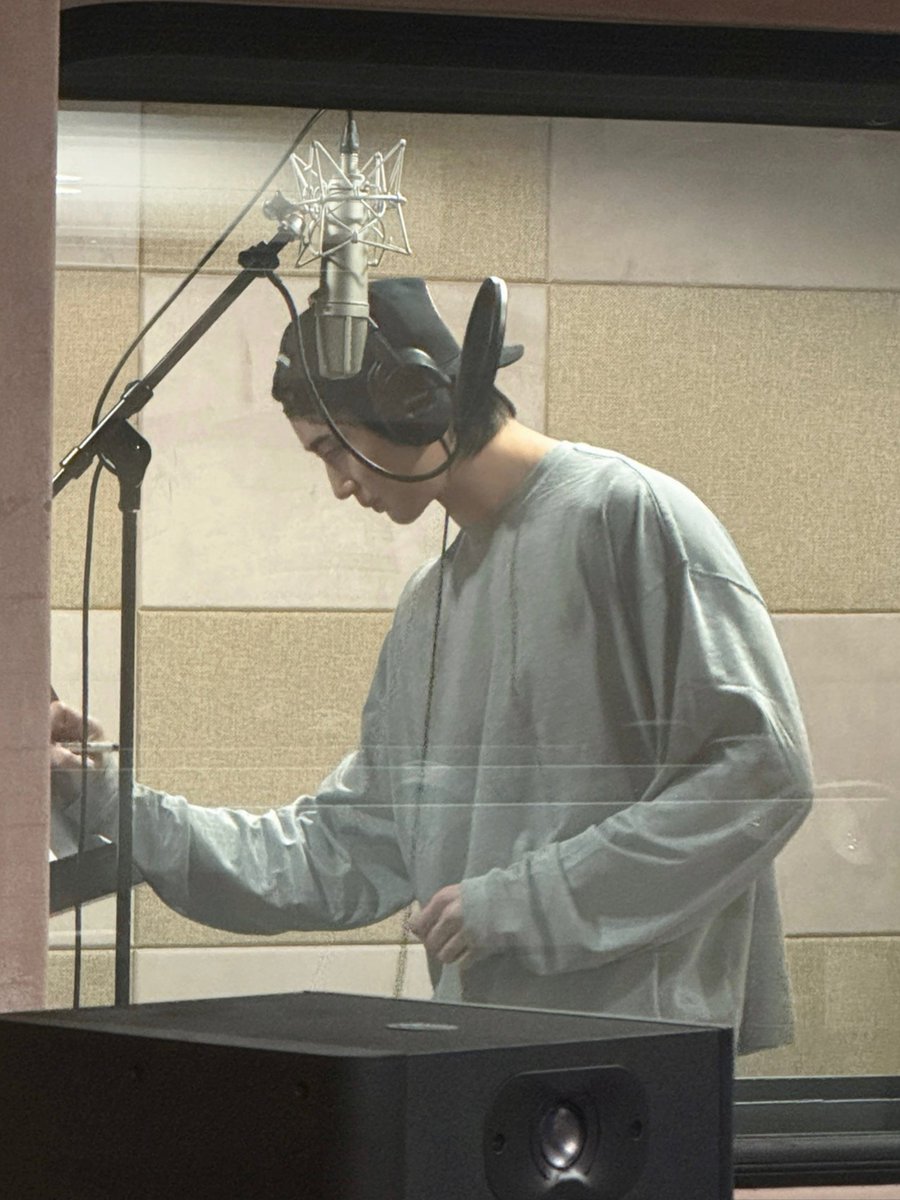 byeonwoonist's tweet photo. singer wooseok solo album when? 😌 https://t.co/V9gZnFmsIv