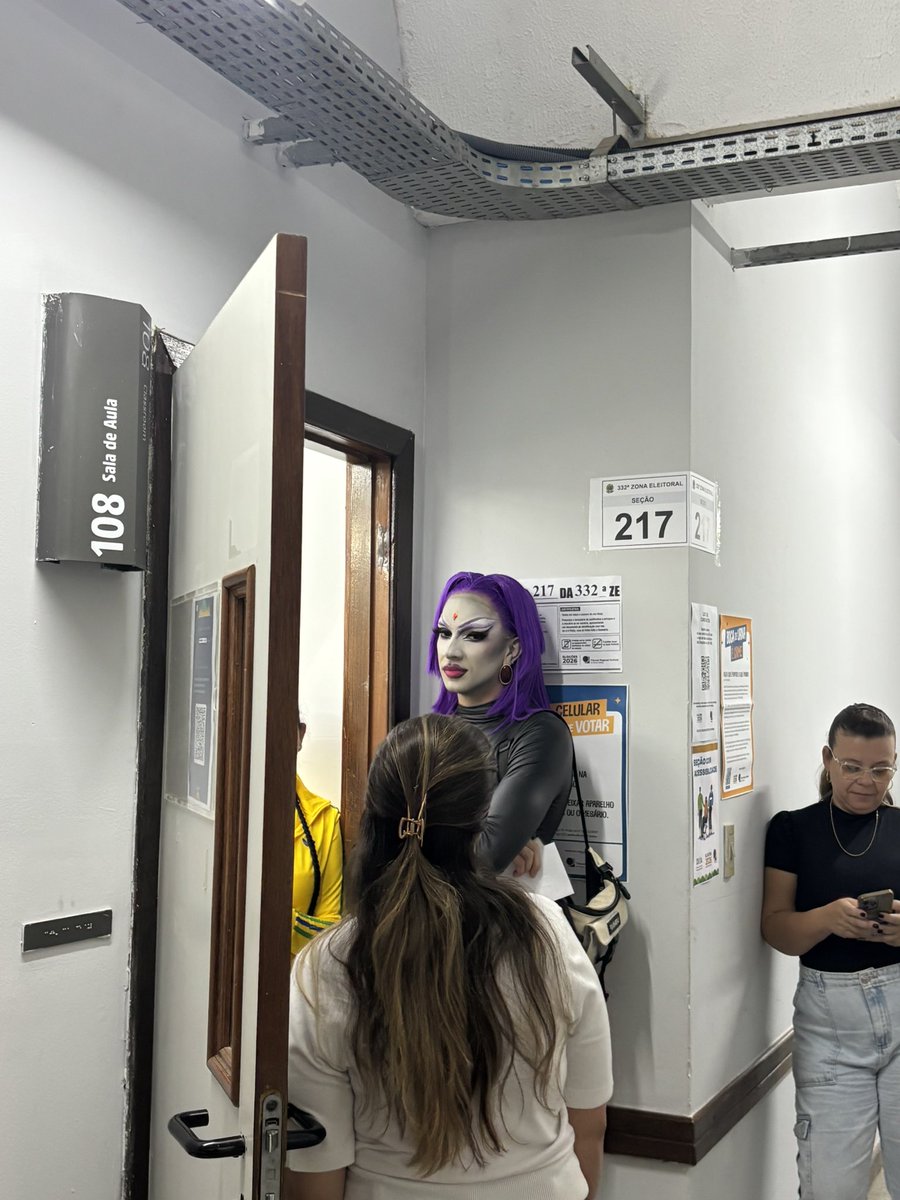somentemira's tweet photo. as eleições sempre são no halloween jss https://t.co/1dyr5PIsZ5